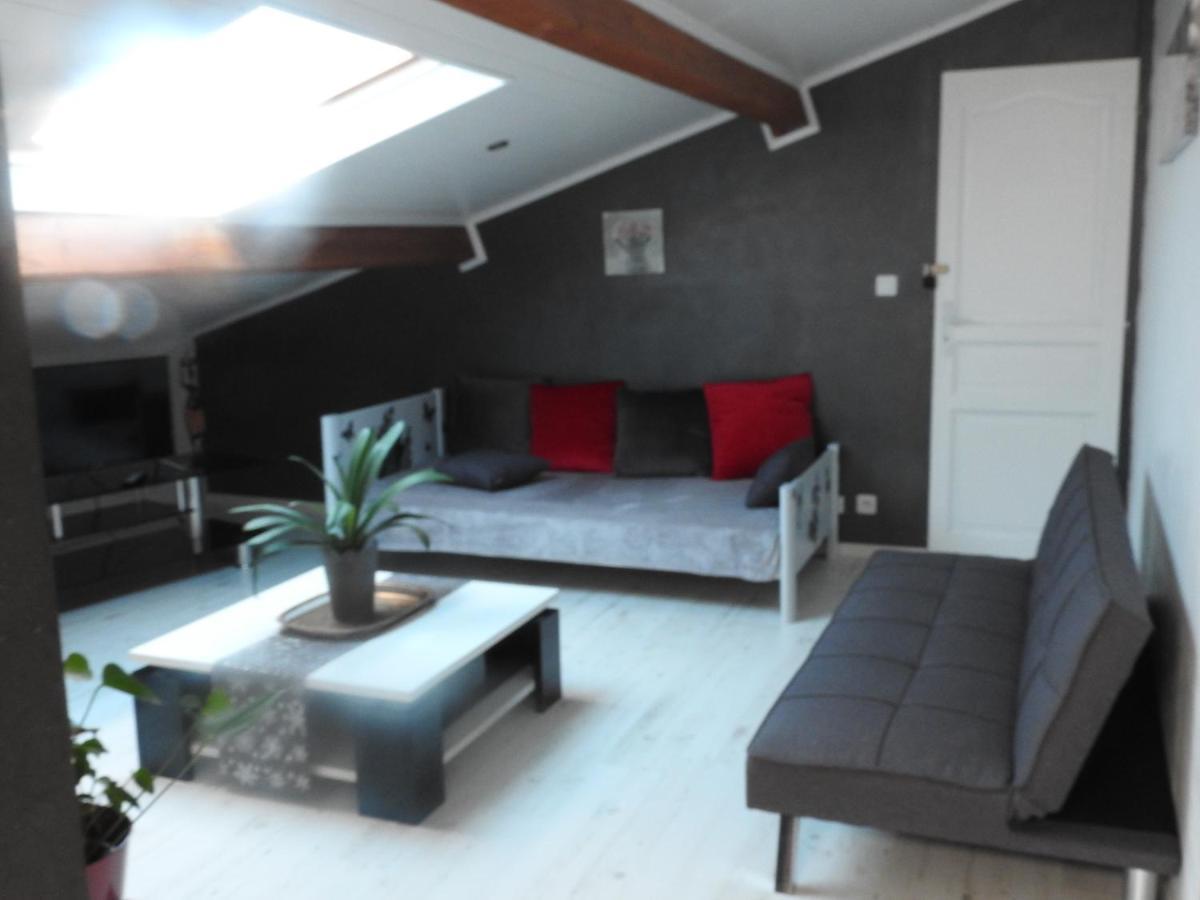 Appartement mansardé et climatisé 50 m2 Pompignan  Extérieur photo