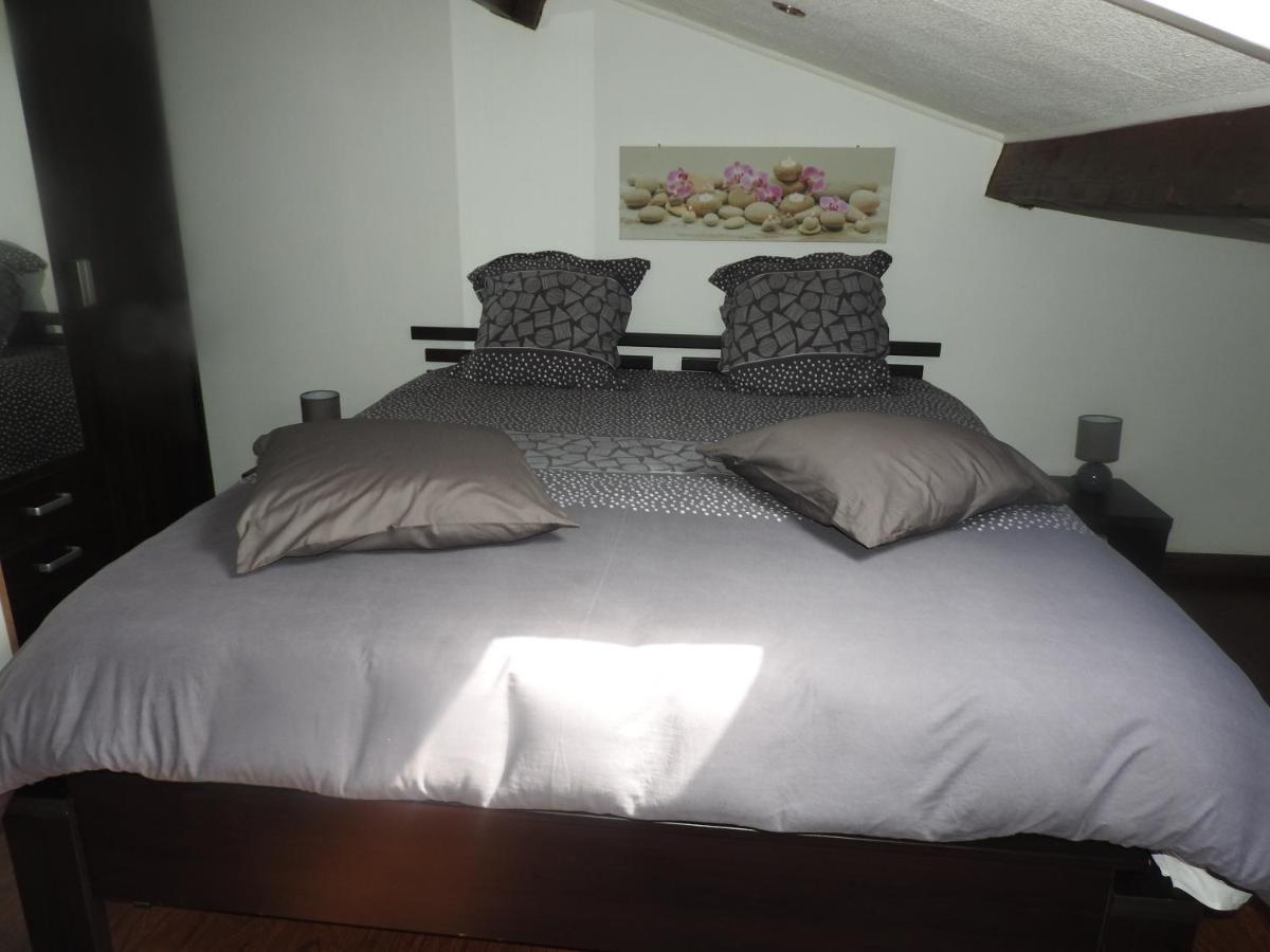 Appartement mansardé et climatisé 50 m2 Pompignan  Extérieur photo