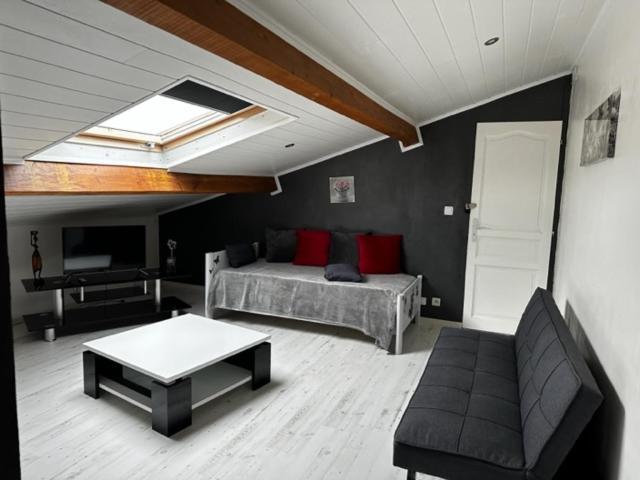 Appartement mansardé et climatisé 50 m2 Pompignan  Extérieur photo