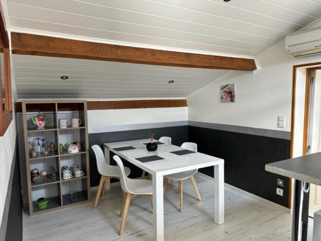 Appartement mansardé et climatisé 50 m2 Pompignan  Extérieur photo