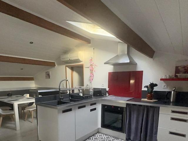 Appartement mansardé et climatisé 50 m2 Pompignan  Extérieur photo