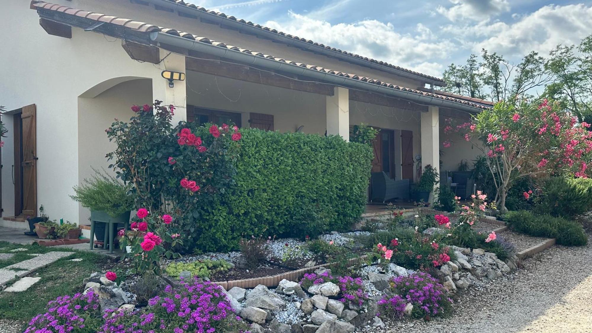 Appartement mansardé et climatisé 50 m2 Pompignan  Extérieur photo
